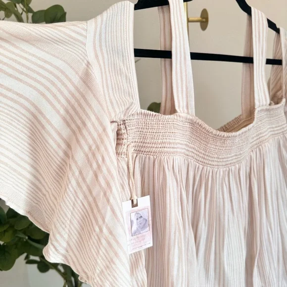 Jessica Simpson maternity. NWT. Off shoulder bell sleeve blouse. - Picture 6 of 11